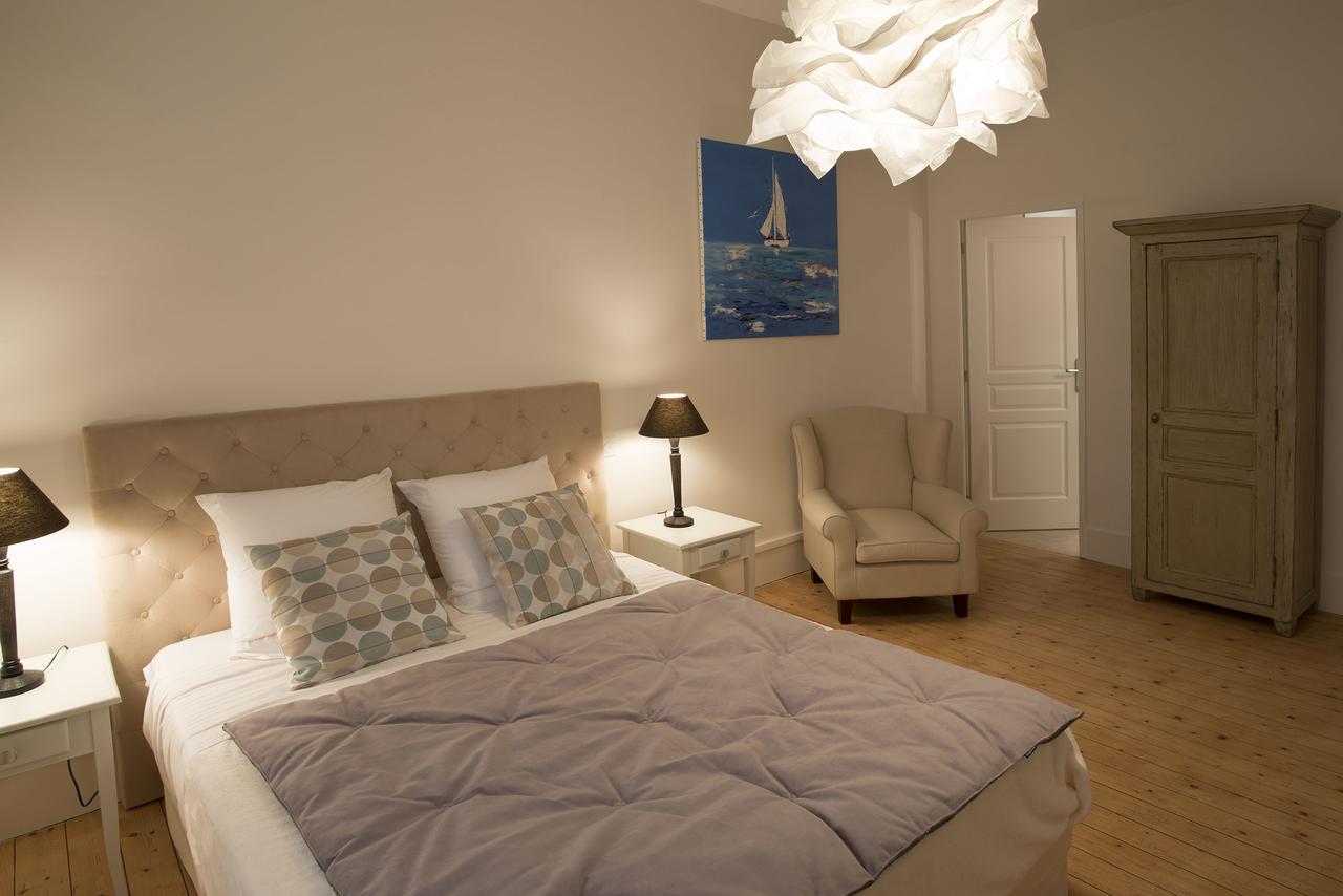 Le Cercle Chambres Climatisees Coligny エクステリア 写真