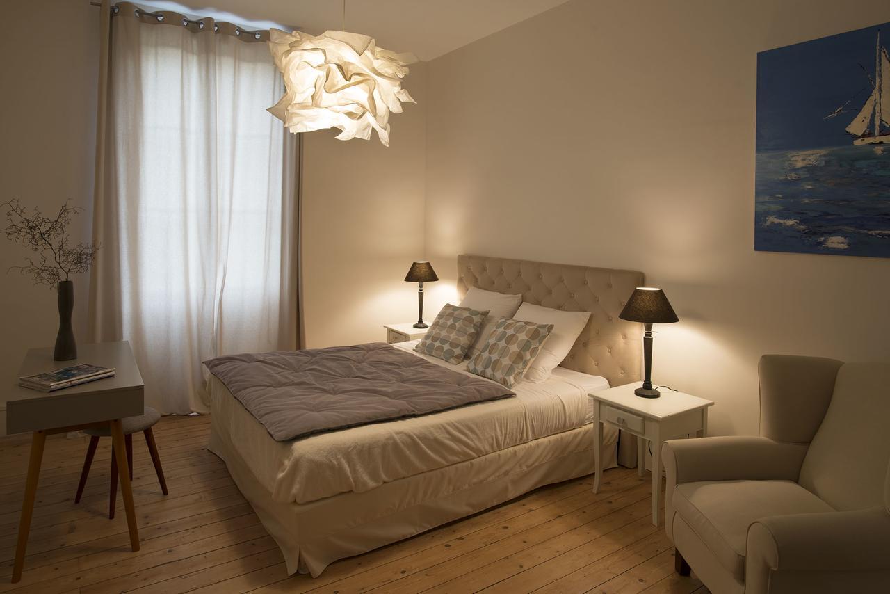 Le Cercle Chambres Climatisees Coligny エクステリア 写真