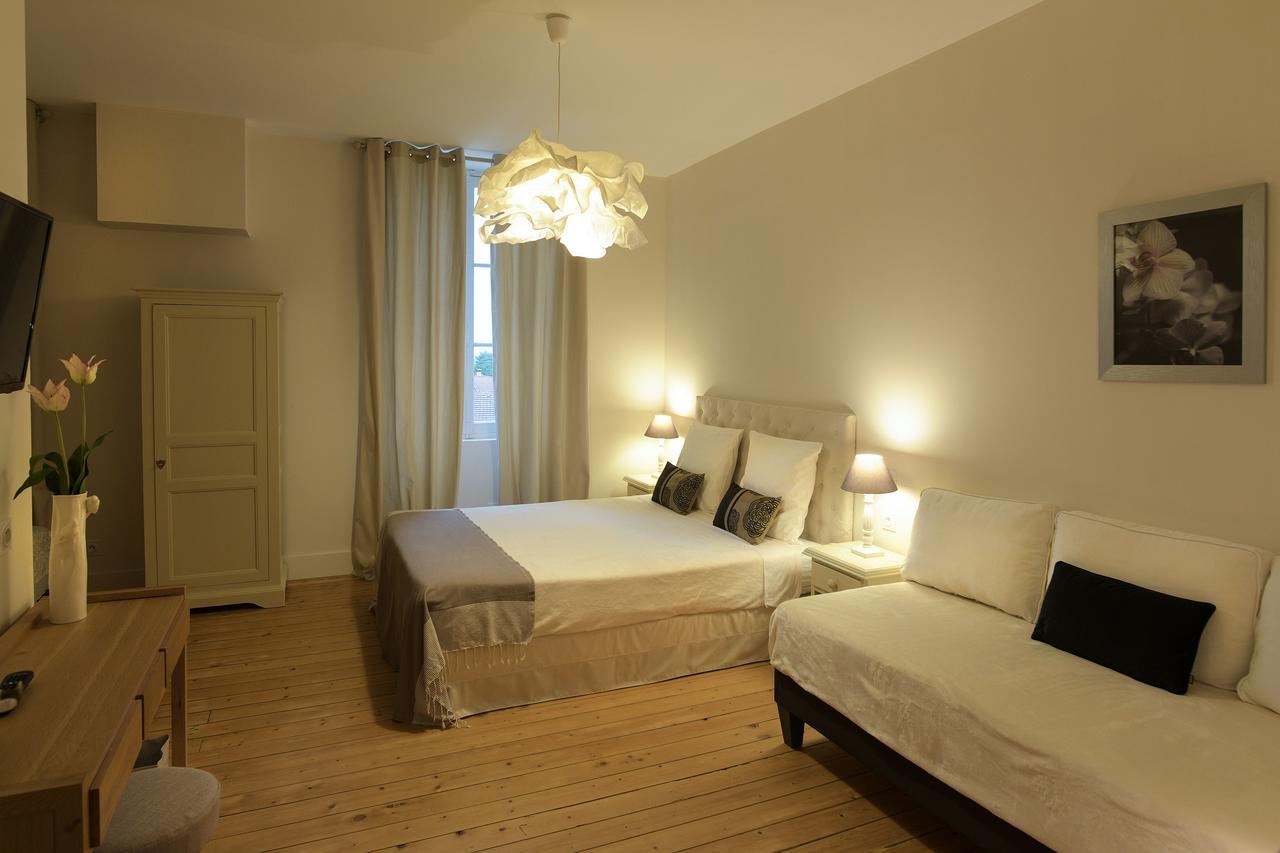 Le Cercle Chambres Climatisees Coligny エクステリア 写真