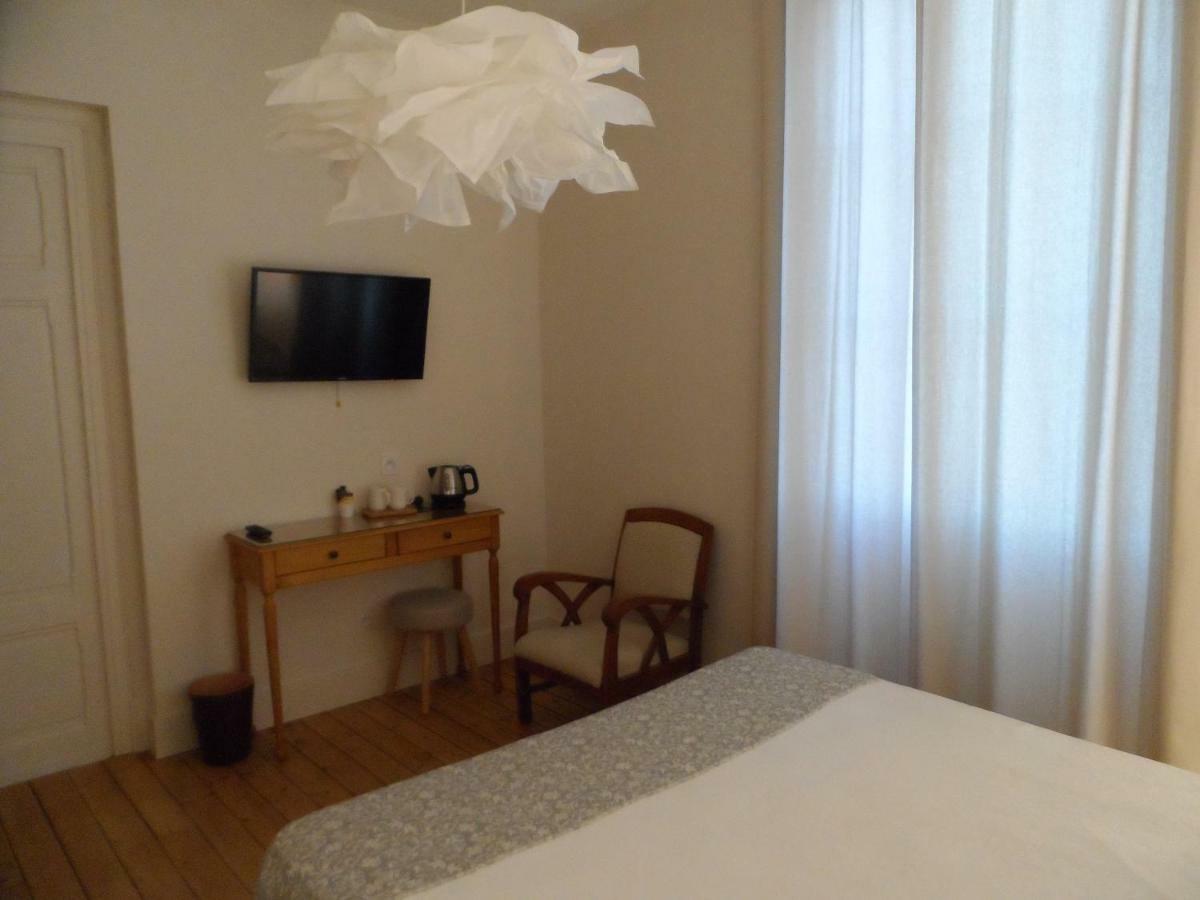 Le Cercle Chambres Climatisees Coligny エクステリア 写真